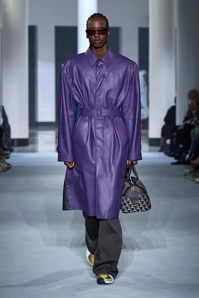 Look 24
